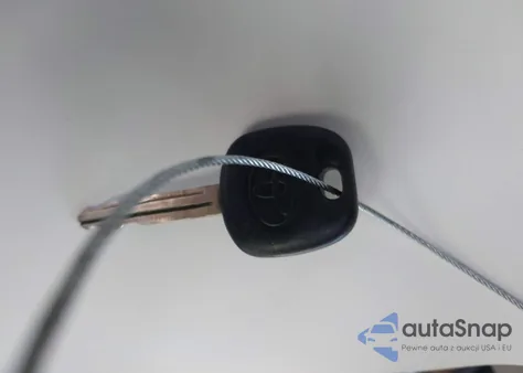 2012 Toyota Sienna Le V6 8 Passenger z USA, uszkodzony, nr VIN 5TDKK3DC5CS279651